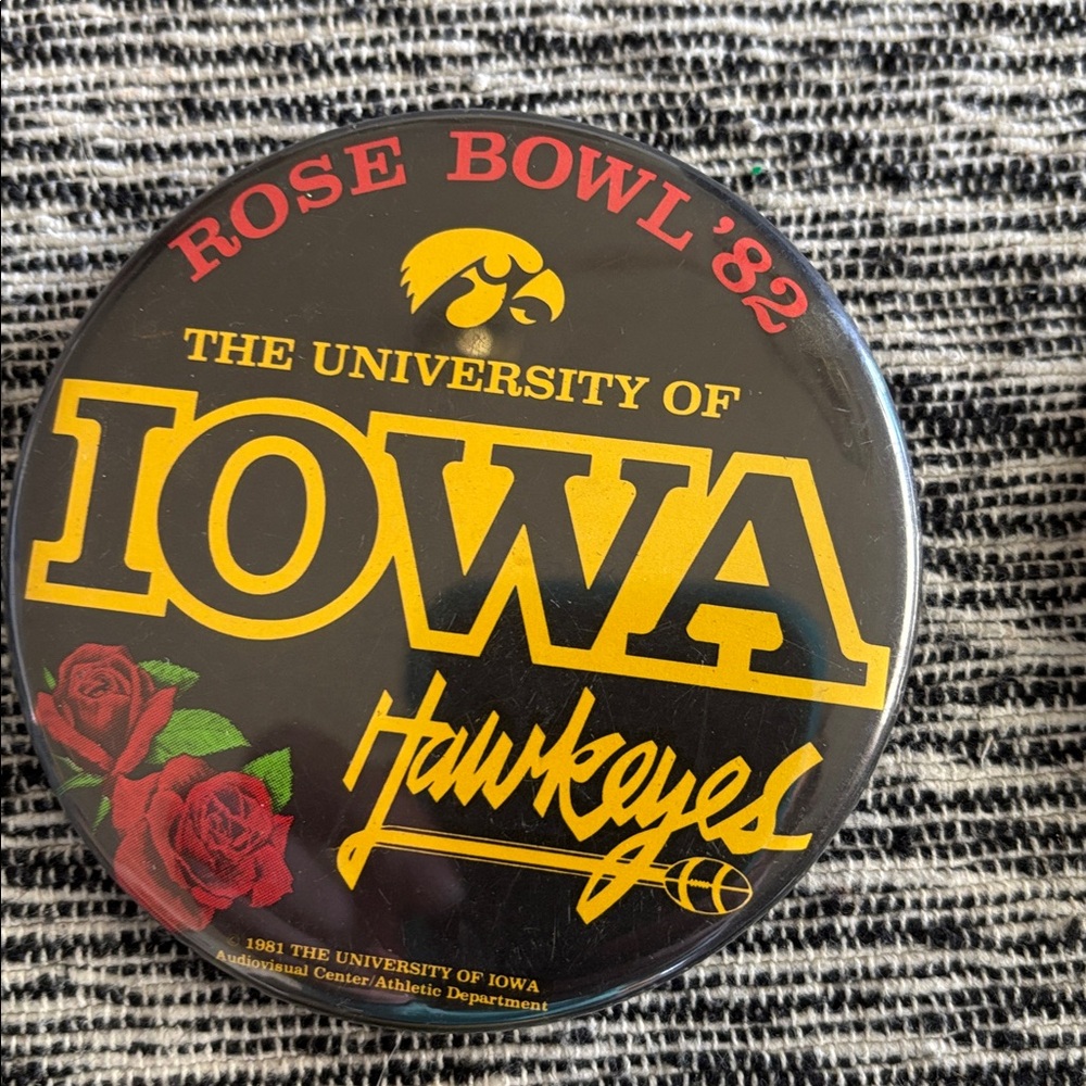 Vintage University of Iowa Hawkeyes Football Button Pin Rose Bowl 80’s - Picture 3 of 6